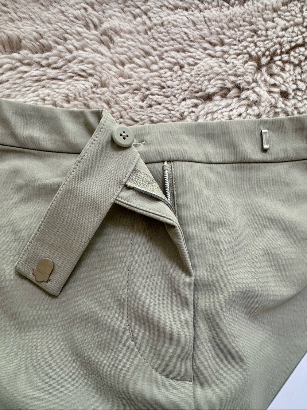 ALO Yoga light Olive Green Athletic Skort - Picture 8 of 8